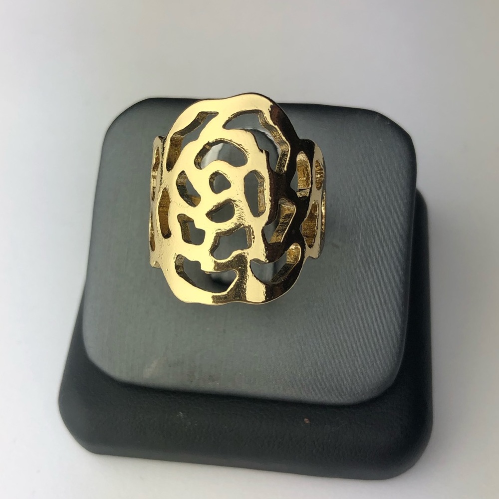 18K Gold Flower Ring size 6